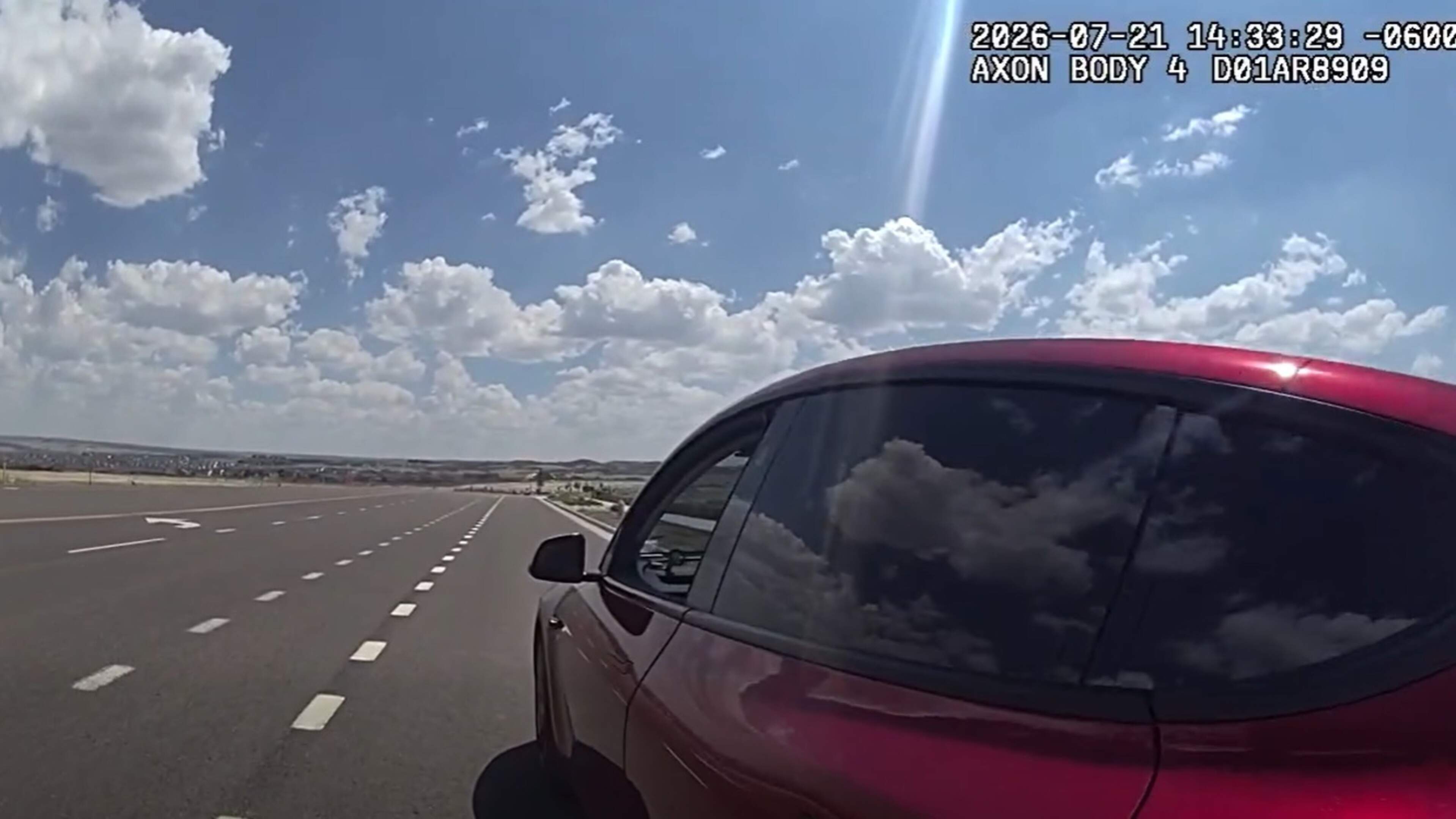 Tesla-rijder probeert onder snelheidsboete uit te komen: ’De auto reed zelf’